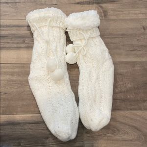 White knit slipper socks w/ bottom grip